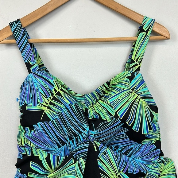 Avenue Palm Leaf Print Plus Size One Piece Swimsuit Sz 20 - Picture 3 of 10